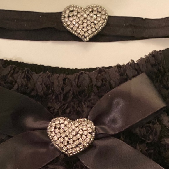 Baby bloomers and matching headband with 🖤 - Picture 4 of 4